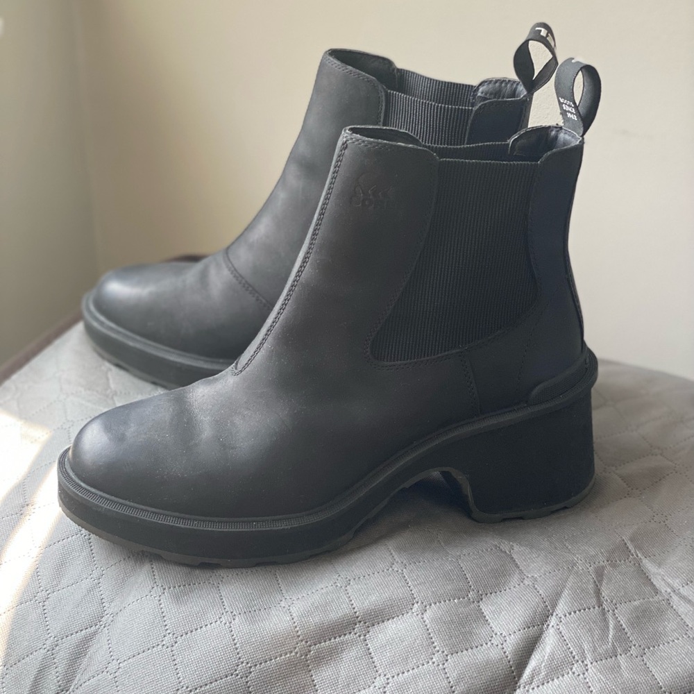 Sorel Hi-Line Heeled Chelsea Boot (Women) - Black/Sea Salt